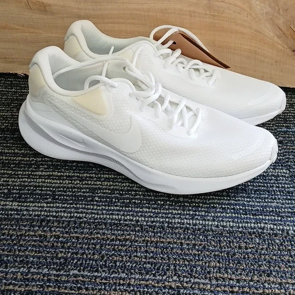 NWT Nike Revolution 7 Women's Road Running Shoes ,White-Size 9.5 - Picture 2 of 7